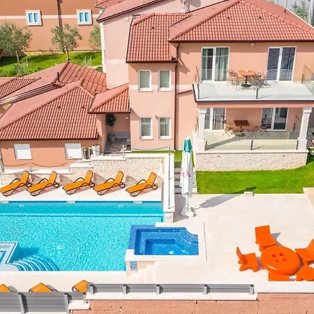 Istrakamen Villa *