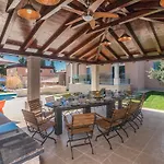 Istrakamen Villa *